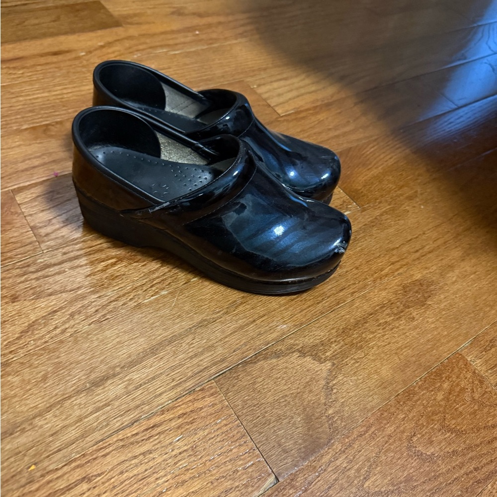 Women's Blue and black zebra print clogs